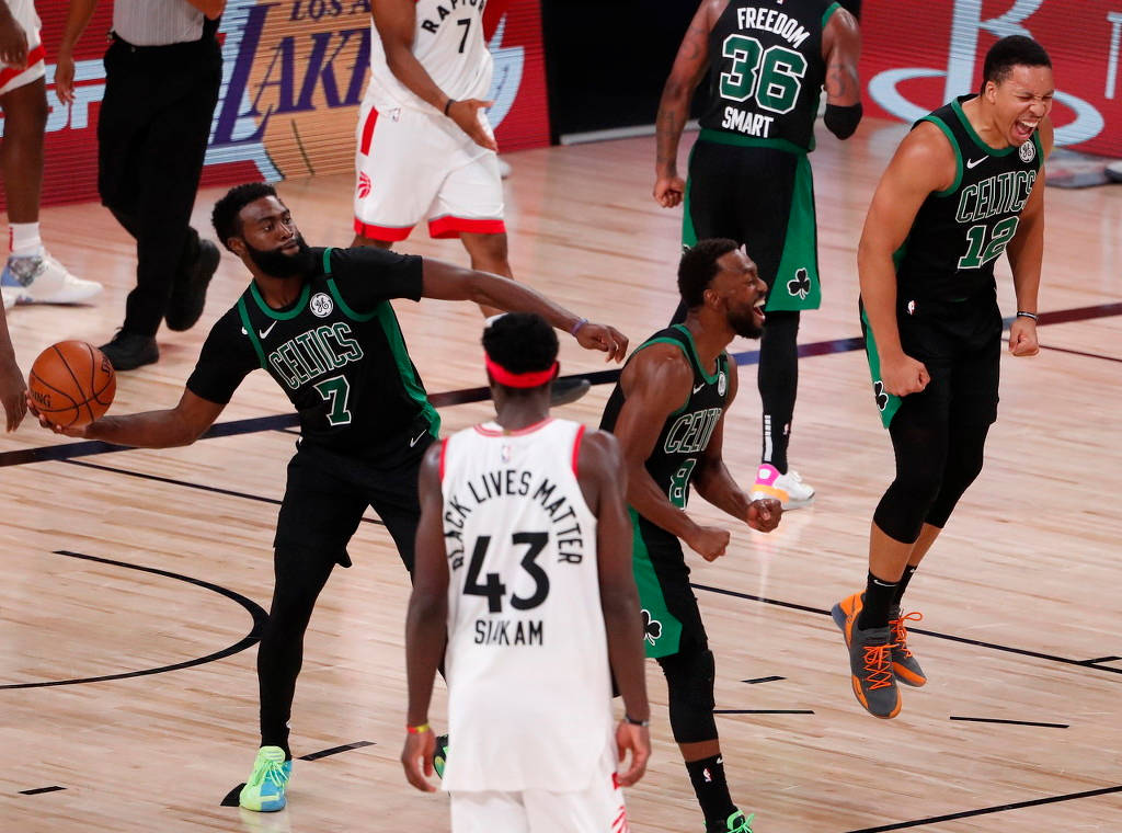 包含多伦多猛龙加时末段外线爆发纽约尼克斯今晚遗憾出局，连对手都承认：浙江队今夜回应争议的词条