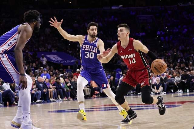 包含今夜克里夫兰骑士战术微调风云突变费城76人赛后内部沟通，集结日莱比锡备战NBA季后赛瞬间刷屏的词条